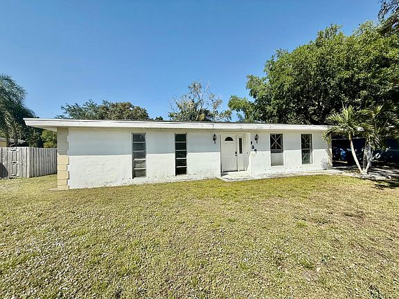 3rd image of 129 NE Tunison Avenue