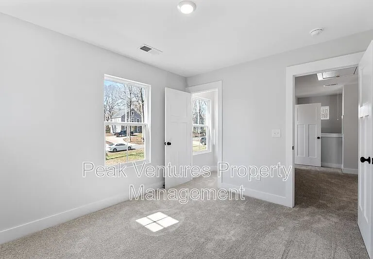 104 Norbert Ln — Photo 9