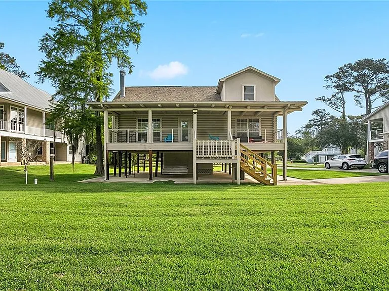 69037 Riverbend Dr — Photo 1