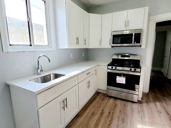 11 Bartholdi Kitchen