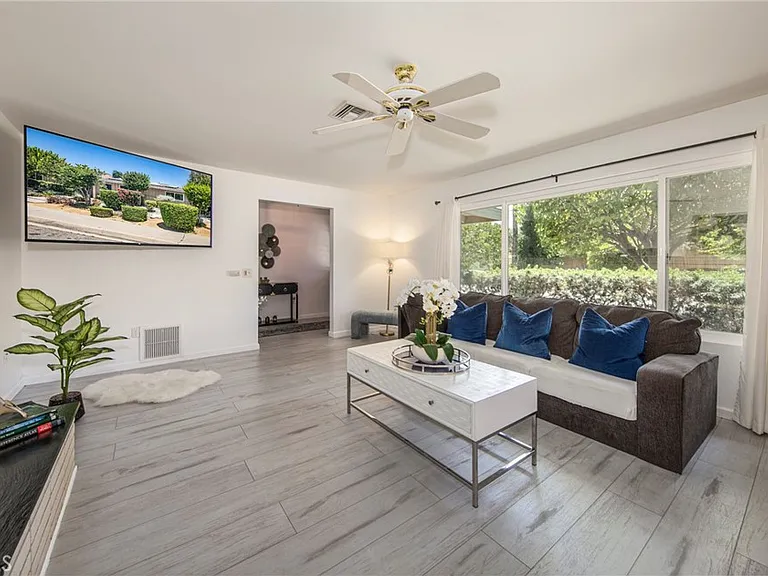 25050 Lawton Ave — Photo 4