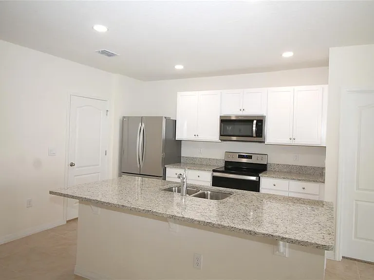 9488 Black Walnut Dr — Photo 3