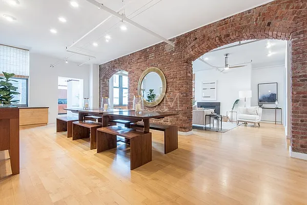 Sold by Brick&Mortar | media 51