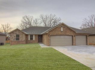 1050 E Lakota Dr, Nixa, MO 65714