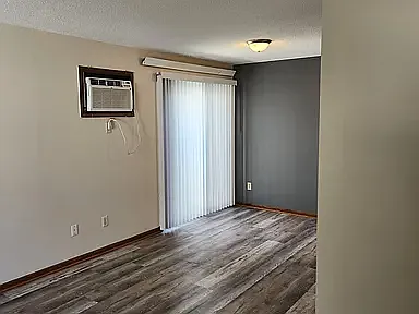 2 bed, 1000 sqft, $1,250 — Photo 4