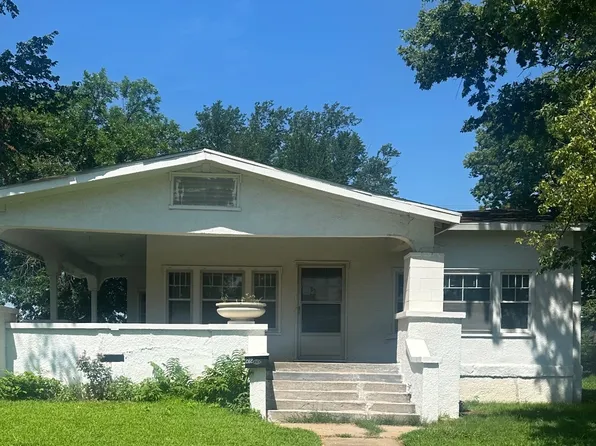 202 N 7th St, Ponca City, OK 74601