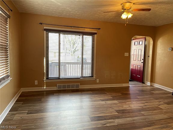 3rd image of 1550 Seminola Ave