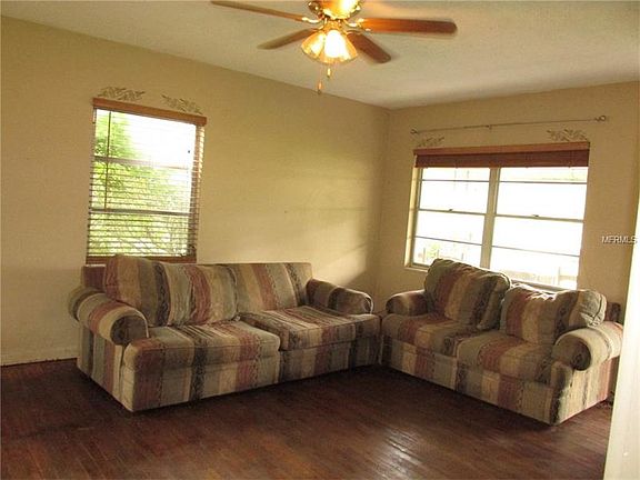 4th image of 1821 Carrington Dr