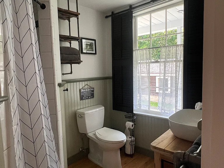 Full bath downstairs (renovated 2025)