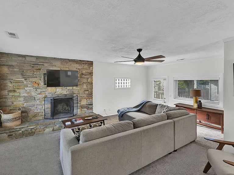 609 N Roosevelt St — Photo 30