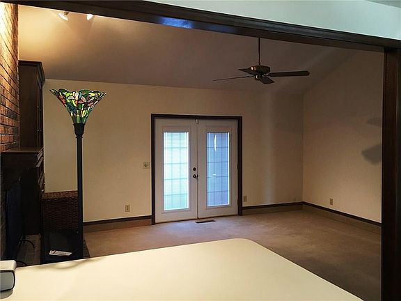 4th image of 2225 Lindenwood Ln