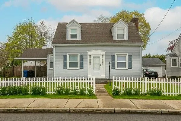 2 bed, 1.0 bath, 1000 sqft, $2,400 — Photo 1