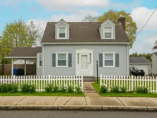 94 Eustis Ave, Newport, RI 02840