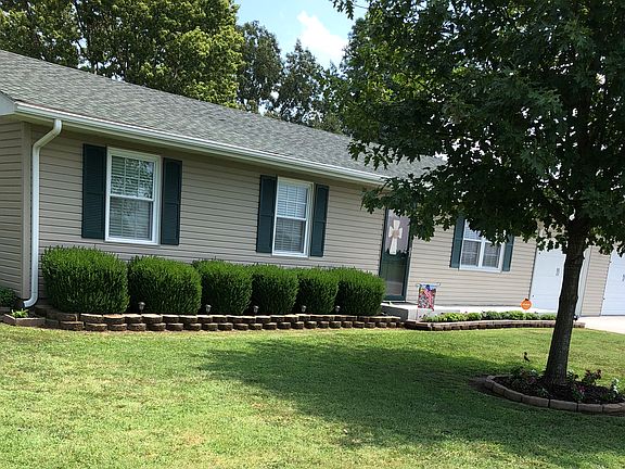 2nd image of 100 Oak Dr