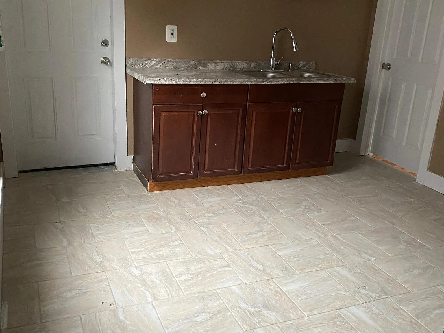 2 bed, 900 sqft, $1,100 — Photo 4