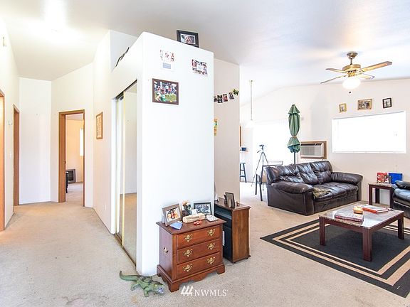5th image of 935/937 E Hill Ave