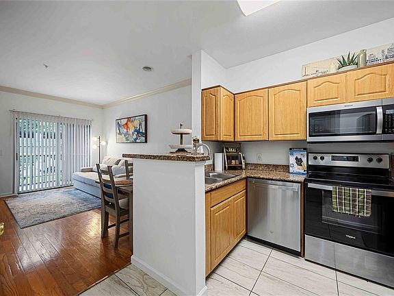 3rd image of 3231 Allen Pkwy APT 6101