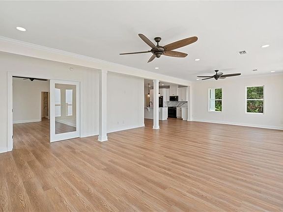 3rd image of 4139 Bay Front Rd
