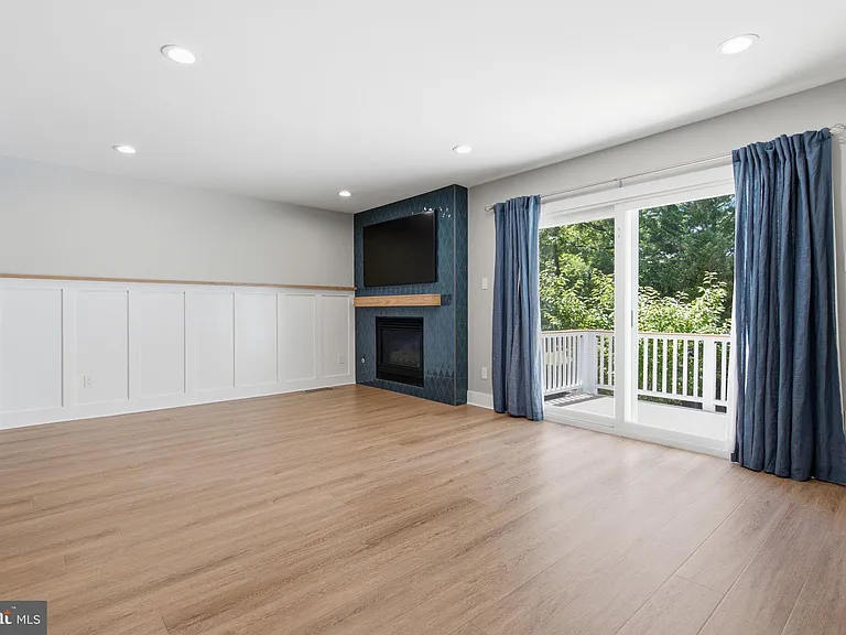 12087 Edgemere Cir — Photo 12