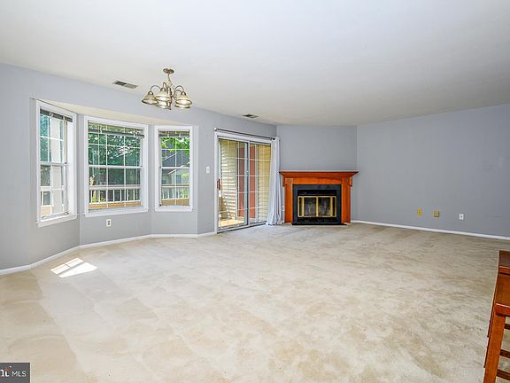 4th image of 104 Heritage Blvd APT 6