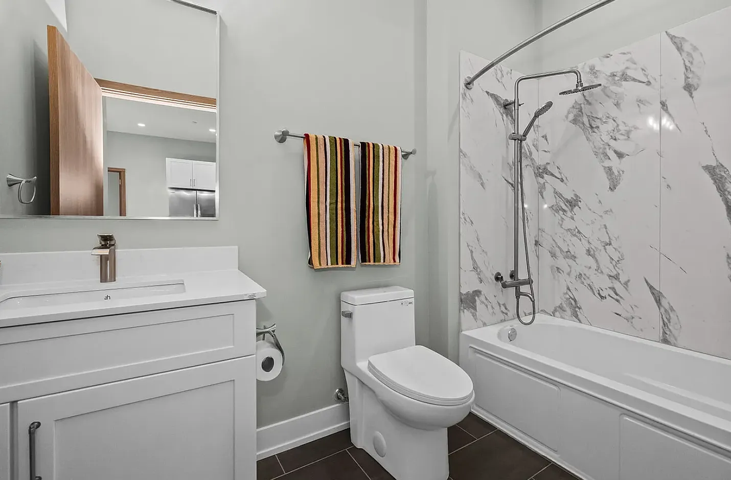3 bed, 1640 sqft, $4,950 — Photo 3