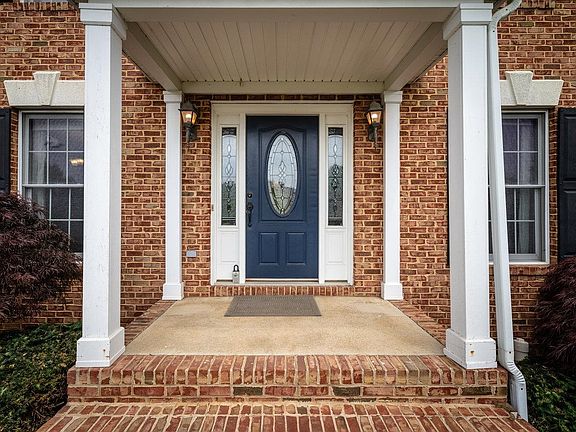 3rd image of 3233 Barrington Dr