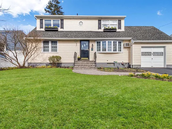 303 W 14th Street, Deer Park, NY 11729