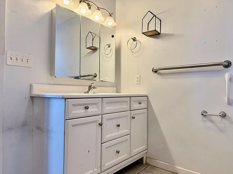 112 S Eisenhower Dr — Photo 11
