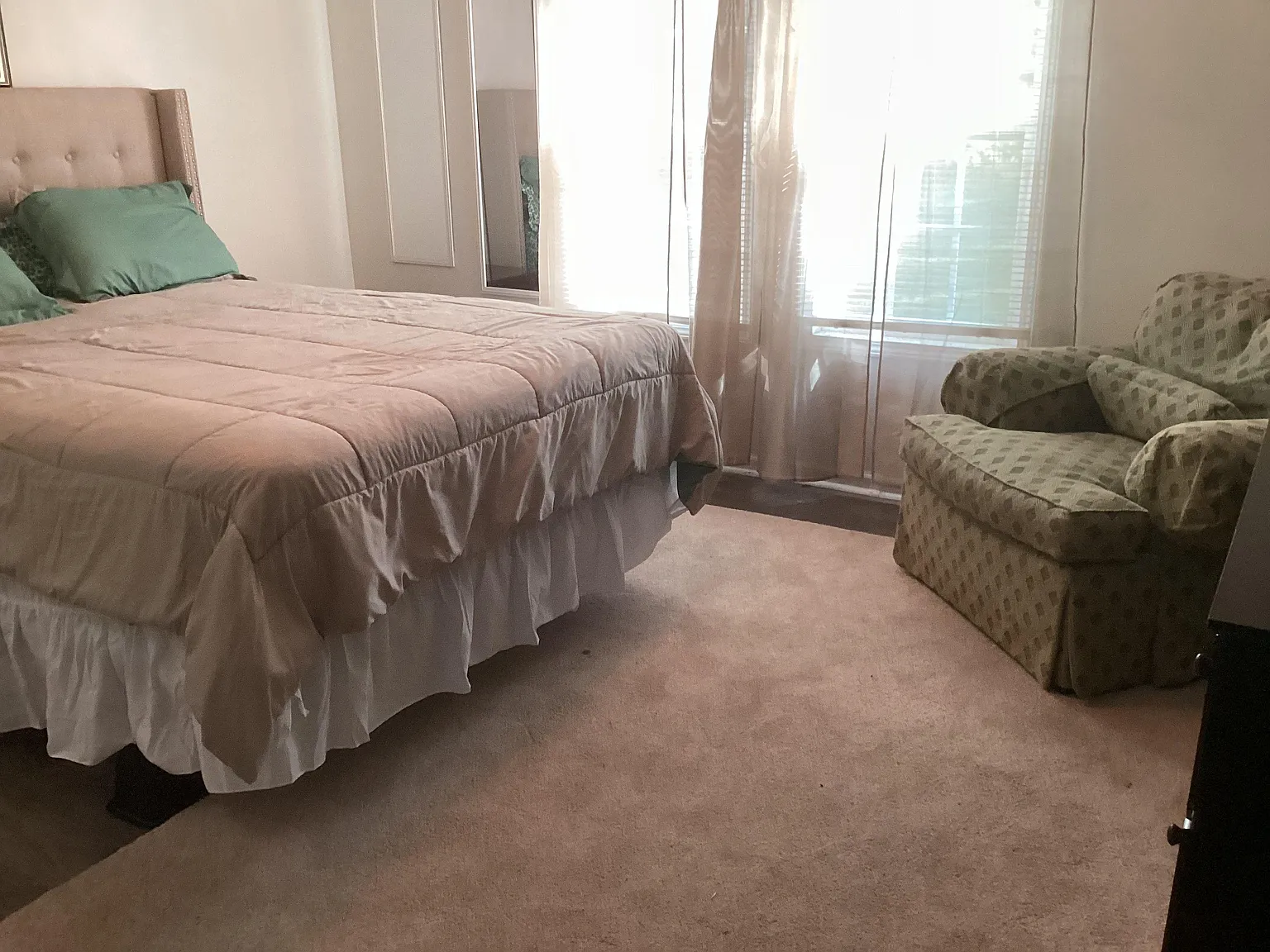3 bed, 3.0 bath, 1200 sqft, $1,204 — Photo 1