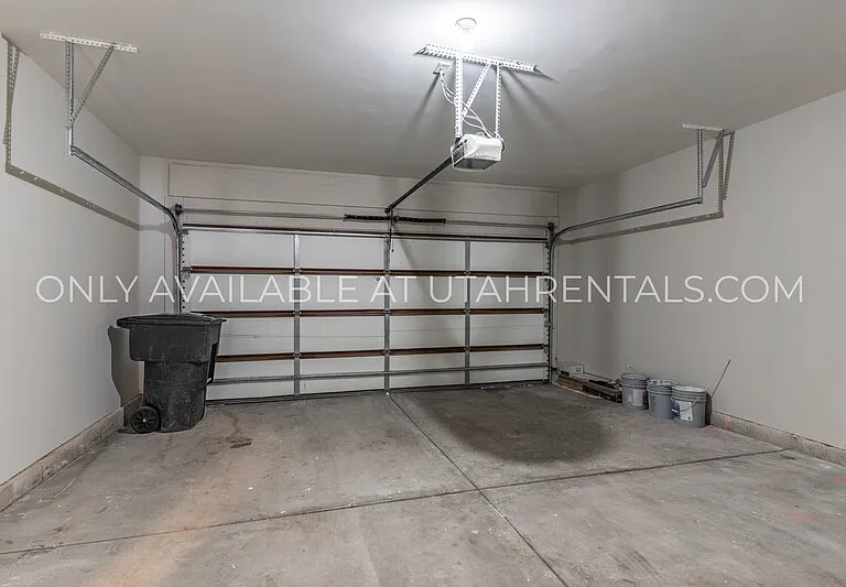 211 Greenfield Cir #150 — Photo 29