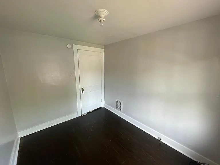 310 Albert St — Photo 12