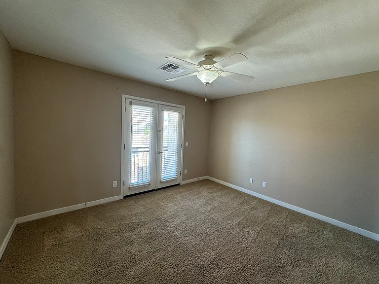 1143 E Cedar St — Photo 18