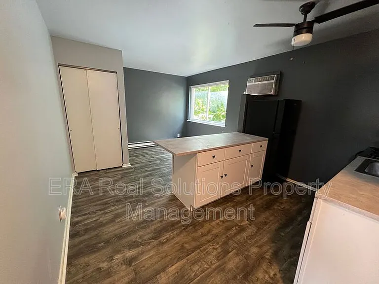 745 Oak St #4 — Photo 1