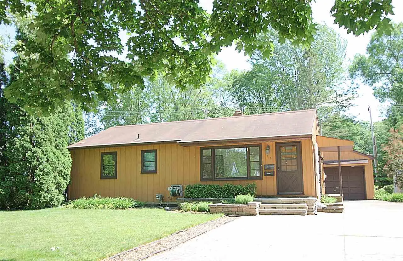 814 Airfield Ln photo 1