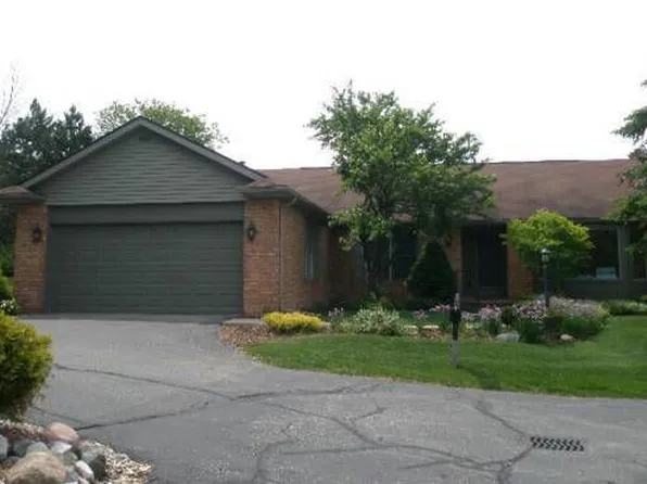 1318 Glenhurst Ln, East Lansing, MI 48823