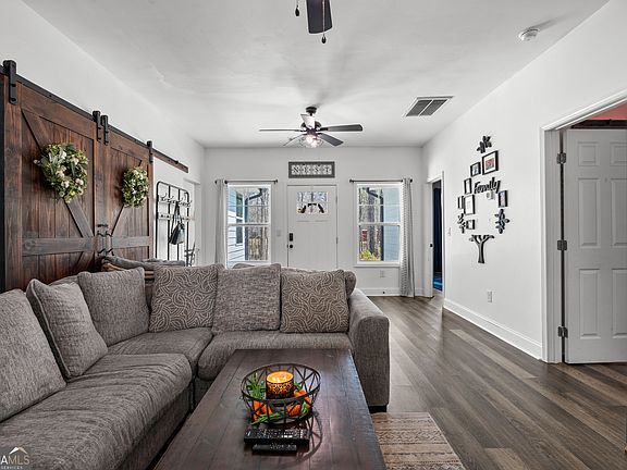 2nd image of 582 W Grantville Rd