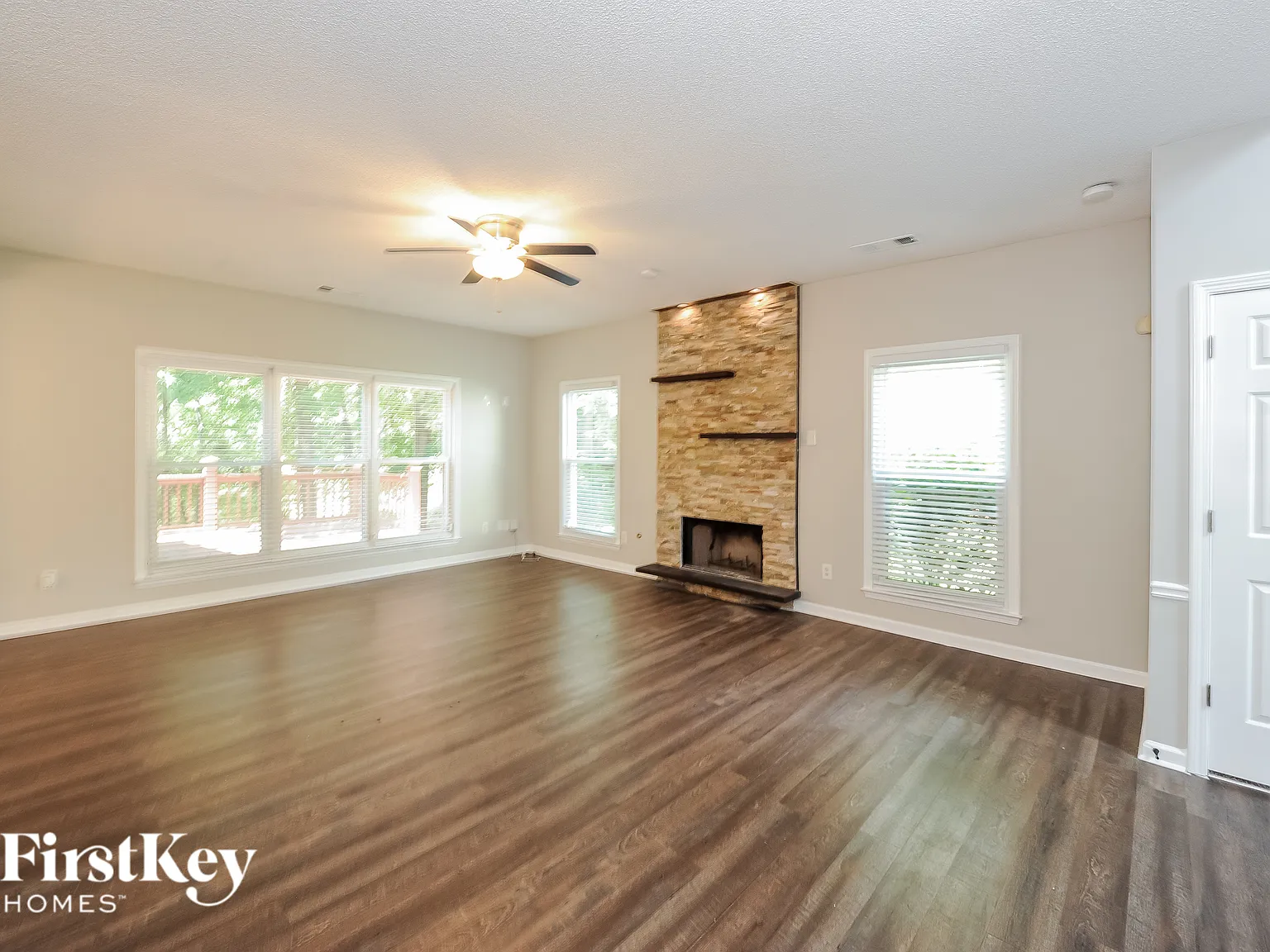3 bed, 2.5 bath, 1976 sqft, $2,710 — Photo 4