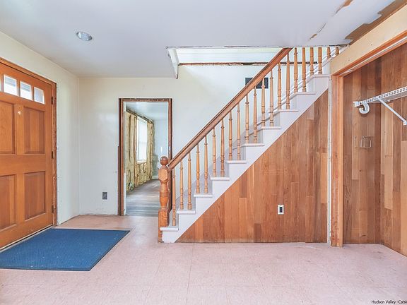5th image of 8 Elmendorf Place