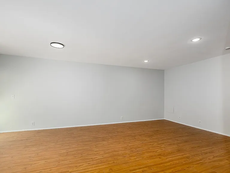 132 Clark Dr — Photo 28