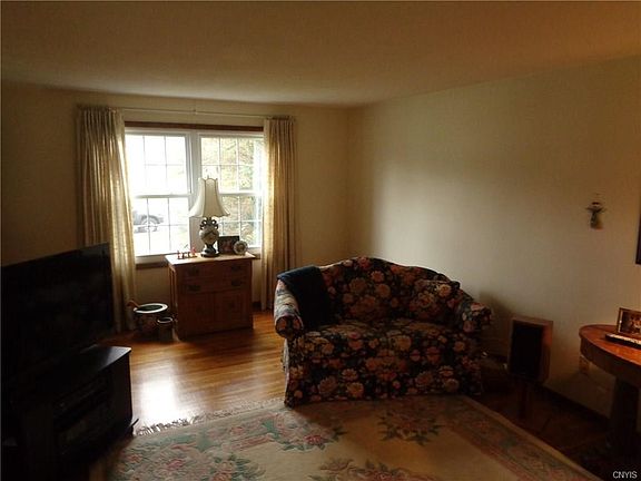 3rd image of 106 Gordon Pkwy
