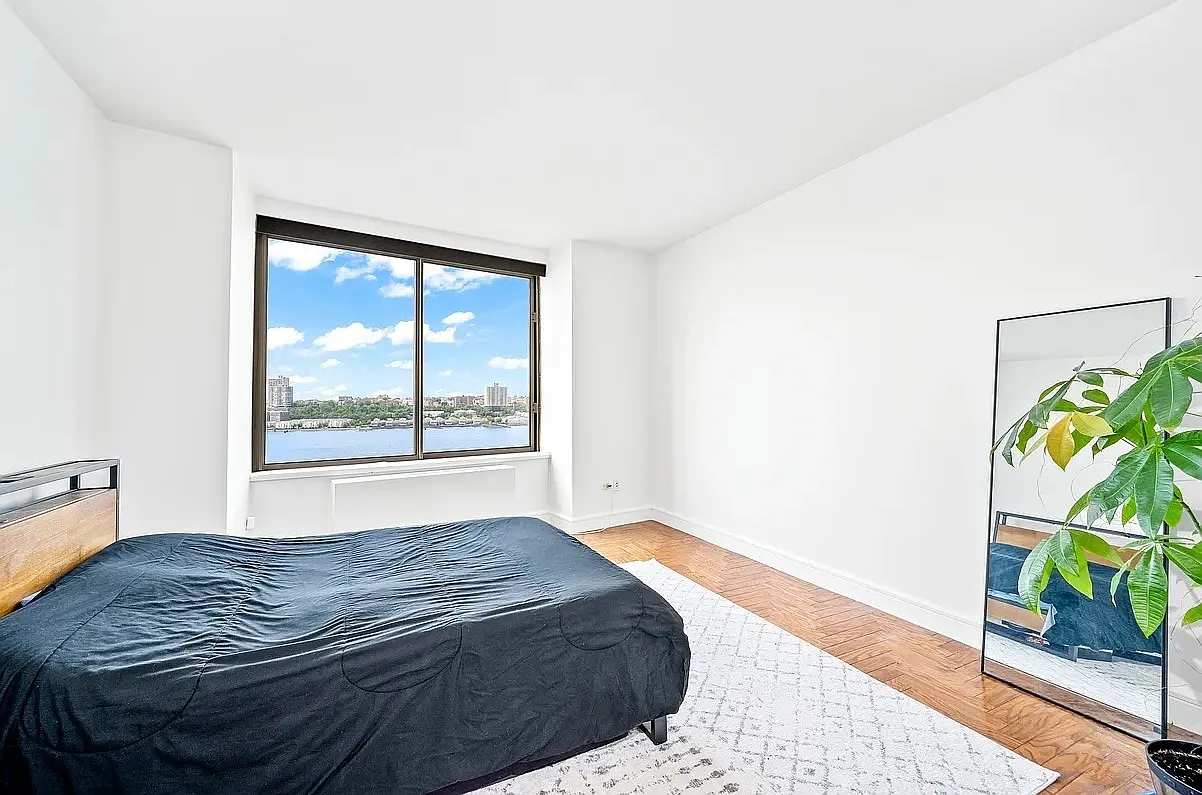 200 Riverside Boulevard — Photo 4