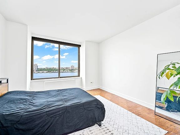 4th image of 200 Riverside Blvd APT 18I