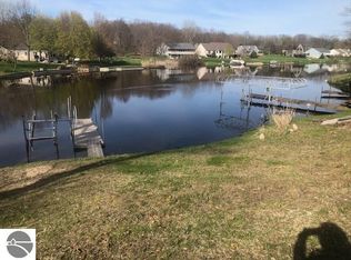 1019 Cantabrian Dr, Lake Isabella, MI