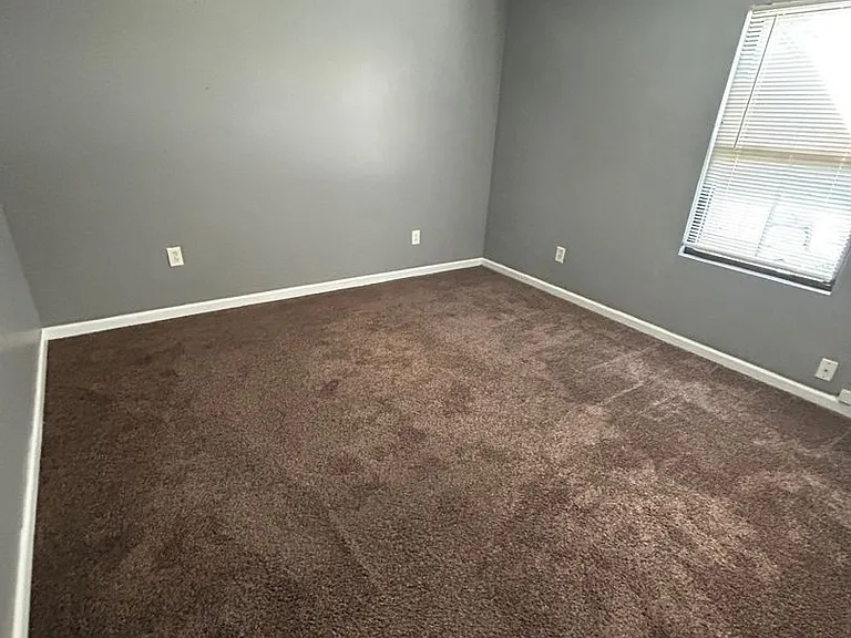 3503 Falling Springs Rd — Photo 2