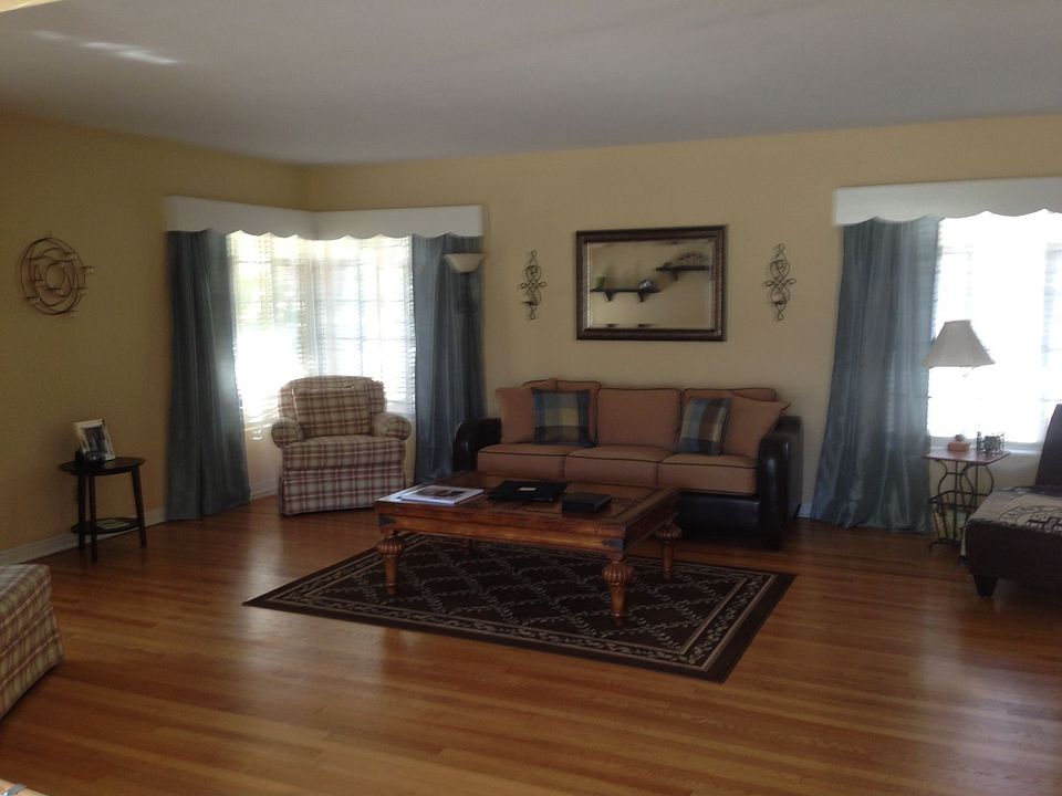 1st image of 455 21st Ave NE