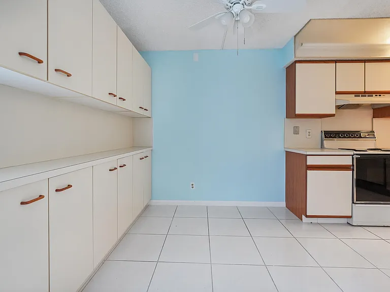 10204 Mangrove Dr #103 — Photo 5