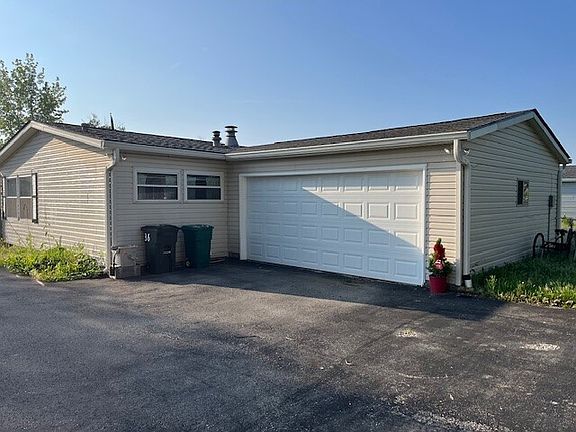 3rd image of 36 Fountain Lake Dr