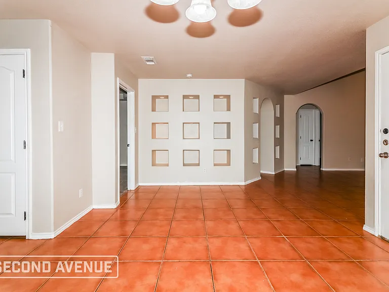 5541 Candace St — Photo 5