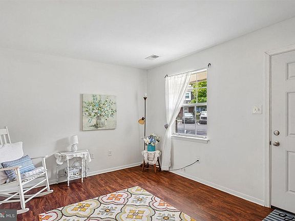 3rd image of 122 Merryman Ct