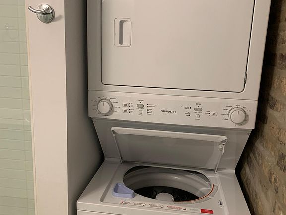 5th image of 1354 N Greenview Ave #1F